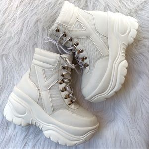 YRU Matrixx Hi size 7 in white